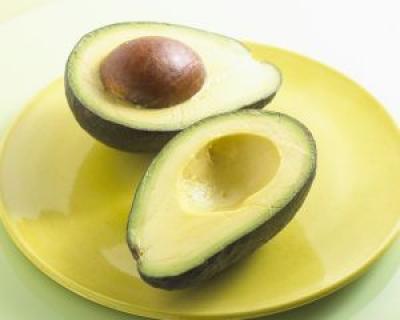 Avocado, fructul-minune din care ne putem lua toate vitaminele