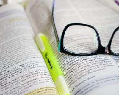 Ministerul Educatiei vrea sa le deconteze liceenilor cheltuielile cu manualele scolare