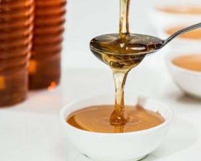Remediu naturist pentru bolile sezonului rece: turmeric si miere