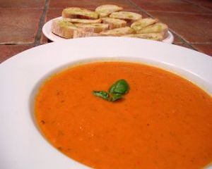 Supa de rosii cu taitei de casa - reteta pentru vegetarieni
