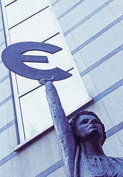 Euro se apara de criza datoriilor din Statele Unite