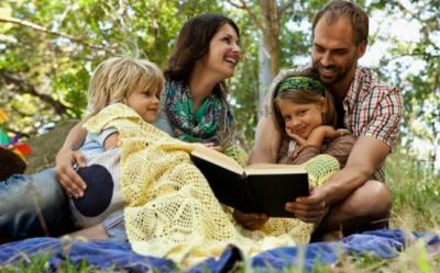 Cum sa il faci pe copil sa citeasca mai mult: asta seara citim in familie