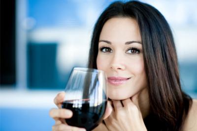 Femeile casatorite consuma mai mult alcool decat cele singure
