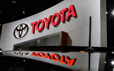 Pana la o lume dominata de masini electrice, Toyota a lansat Prius C, hibridul cu cel mai redus consum de carburant din lume