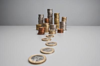 Salariile bugetarilor vor creste cu 15% Ã®n 2012