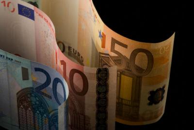 Investeste in euro. Moneda europeana este in continuare a doua moneda de rezerva a lumii