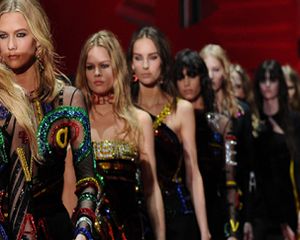 Cum arata cea mai noua colectie Versace