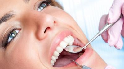 Cu implanturile dentare potrivite, vei putea striga din nou: