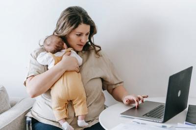 De ce sa comanzi online articole pentru bebelusul tau