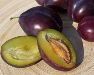 Prunele, fructe de toamna cu multiple beneficii pentru sanatate