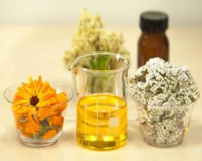 Top 4 uleiuri esentiale pentru tratarea acneei