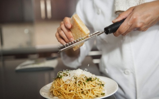 Spaghete pesto cu parmezan