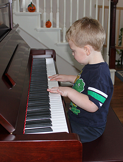 Copiii si pianul
