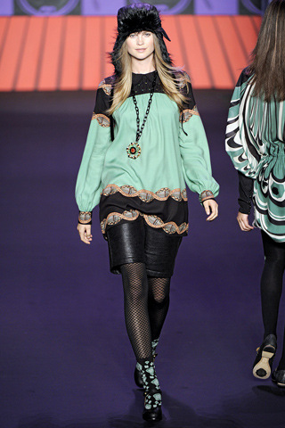 Anna Sui aduce culoare in viata ta!