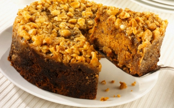 Tort de mere cu topping de nuci si miere