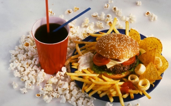 Noua lege a sanatatii ar putea introduce taxa pe fast food si pe berea cu alcool. Tu ce parere ai?