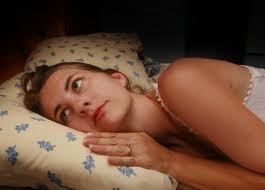 3 remedii naturale pentru a combate INSOMNIA