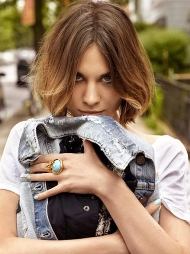 Adopta stilul Alexa Chung!