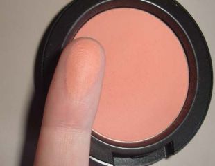 10 lucruri pe care nimeni nu ti le spune despre aplicarea blush-ului