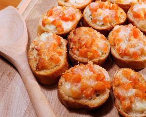 Un aperitiv senzational: bruchete cu parmezan