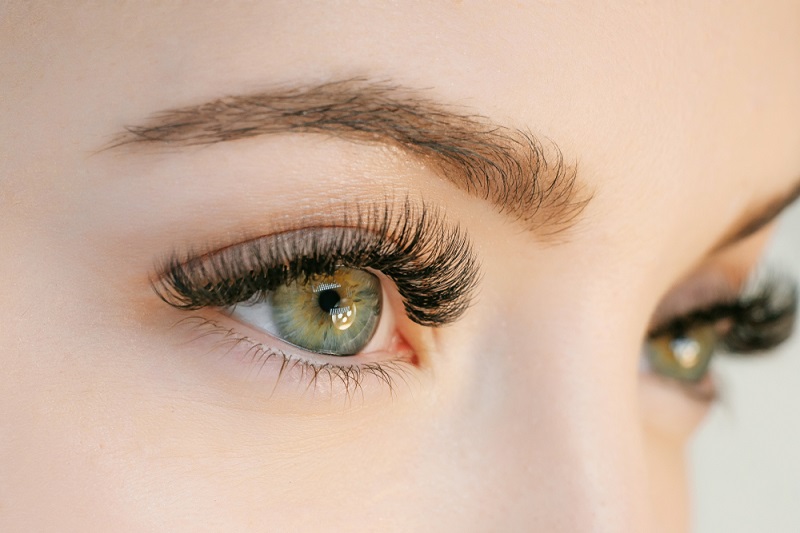 Lash-lift vs. extensii de gene: care este alegerea potrivita pentru tine?