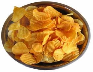 Pericolele care te pandesc dintr-o singura punga de chipsuri