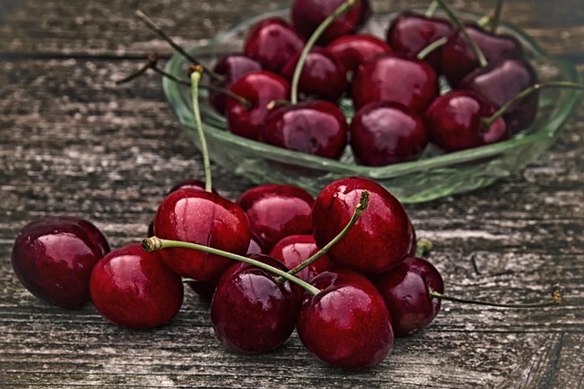 Retete cu cirese pentru toate gusturile: Deserturi simple si delicioase de sezon