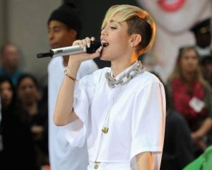 MTV: Miley Cyrus, artistul anului 2013