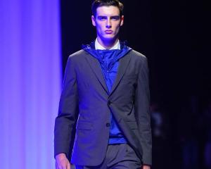 Si barbatii pot fi la moda! Propunerile designerilor pentru moda masculina in toamna 2015