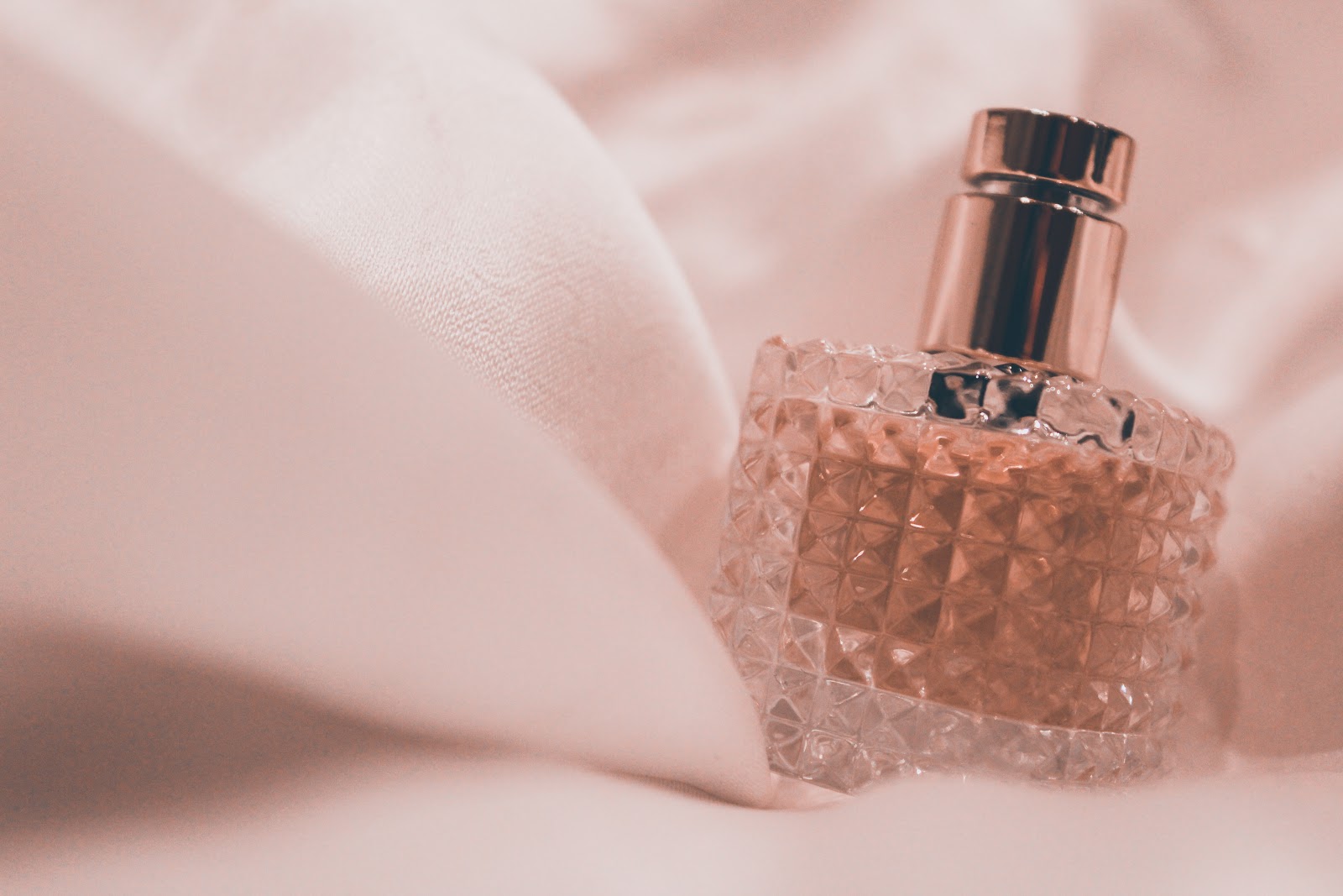 5 cele mai indragite esente de parfum pentru femei