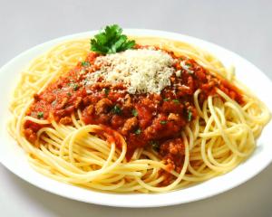 Cum prepari paste bolognese la tine acasa