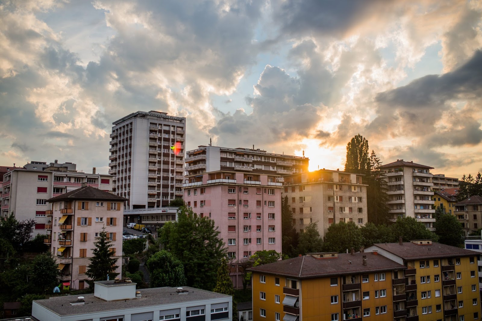 Ce este mai avantajos? Sa stai in capitala sau sa faci naveta?