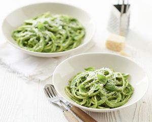 Spaghete cu sos pesto