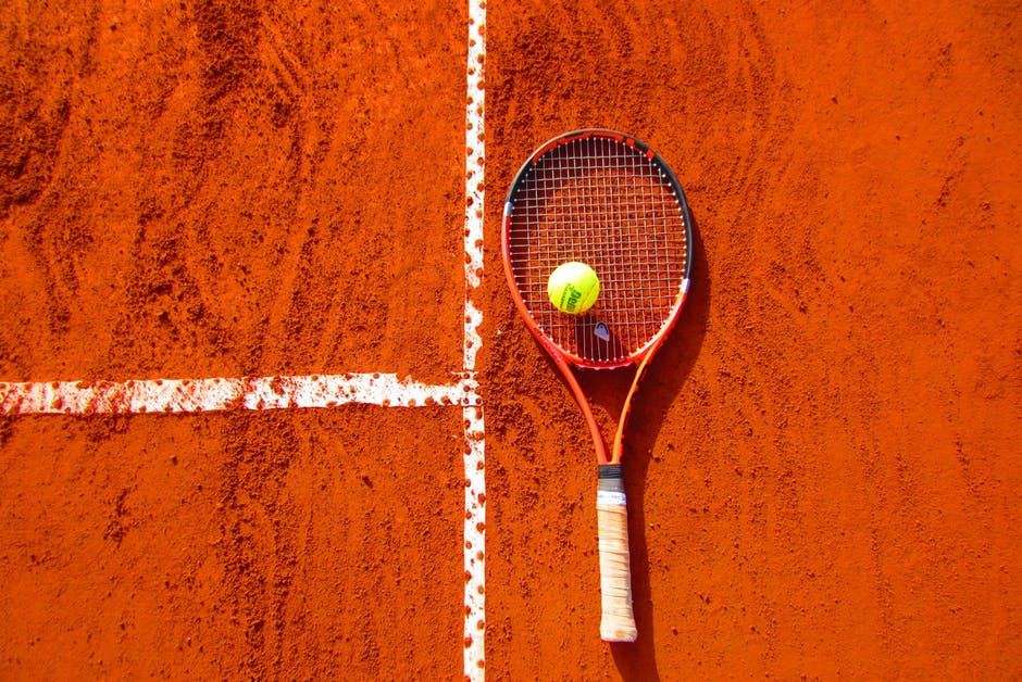 5 motive ca sa joci tenis