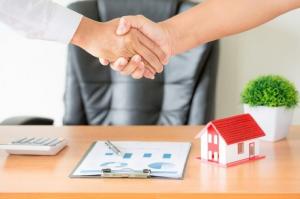5 factori de luat in considerare inainte de a contracta un credit imobiliar