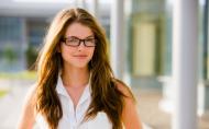 Top 5 sfaturi de machiaj pentru femeile care poarta ochelari