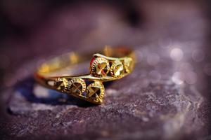 4 motive pentru care merita sa iti cumperi bijuterii de la amanet