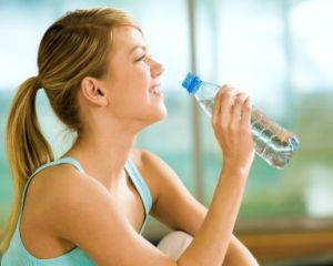 5 motive pentru a bea mai multa apa