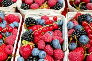 7 Fructe sanatoase pe care ar trebui sa le consumi mai des