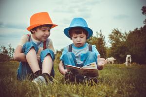 Activitati cu copilul in aer liber: 12 idei distractive
