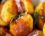 Cartofi la cuptor cu rozmarin si usturoi - reteta lui Jamie Oliver
