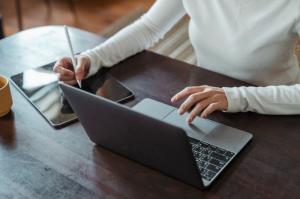 Cursuri engleza online: cata engleza vorbesti, de fapt, intr-o ora de curs?