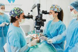 Zambetul dupa 40 de ani: de la probleme dentare serioase la dinti ficsi pe implanturi