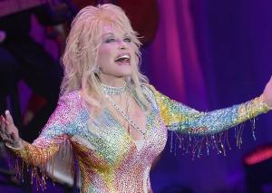 Trei noi recorduri mondiale pentru Dolly Parton