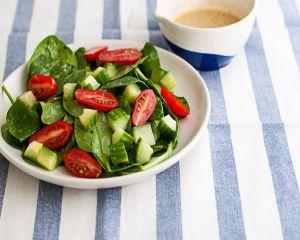 2 dressinguri pentru salate recomandate de Jamie Oliver