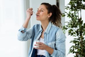 Iaurtul ca super-aliment in curele de detoxifiere: cum sa-l folosesti eficient?