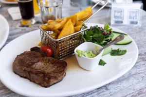 Cum se fragezeste carnea de vita - Secrete din bucatarie pentru o friptura frageda si suculenta