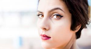 4 greseli pe care le fac femeile cand aplica tusul de ochi
