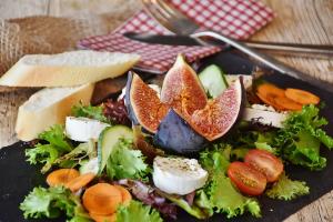 3 salate de vara pentru o silueta armonioasa - Retete usoare, gustoase si satioase