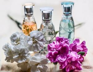 Cum iti faci parfumul sa reziste mai mult pe piele